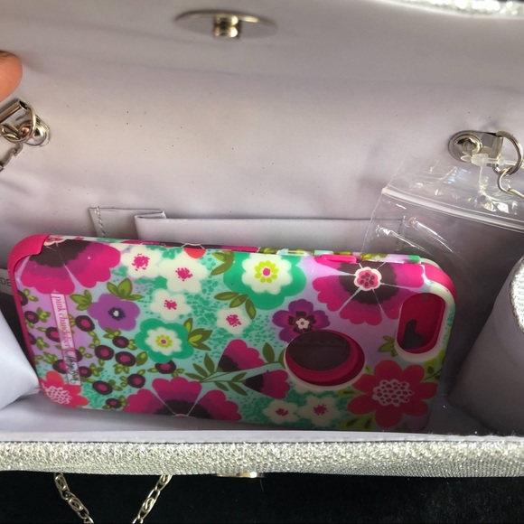 d’Margeaux Stunning Silver Clutch with Chain Strap - Picture 7 of 7